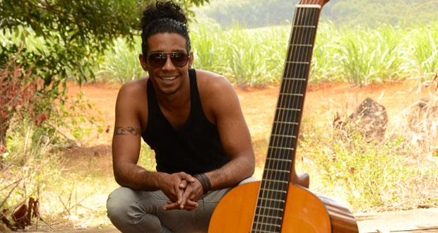 Hans Nayna le chanteur mauricien Hans Nayna le chanteur mauricien