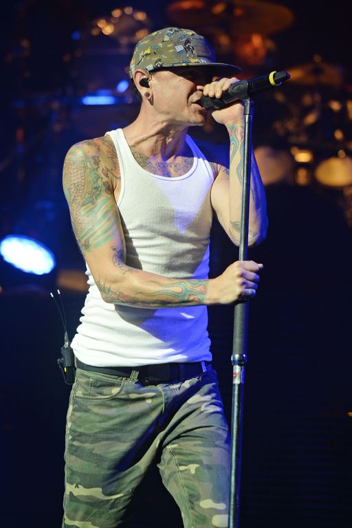 WEST-PALM-BEACH-AUGUST-8-Chester-Bennington-of-Linkin-Park-perform-at-the-Cruzan-Amphitheatre-on_exact1024x768_p WEST-PALM-BEACH-AUGUST-8-Chester-Bennington-of-Linkin-Park-perform-at-the-Cruzan-Amphitheatre-on_exact1024x768_p